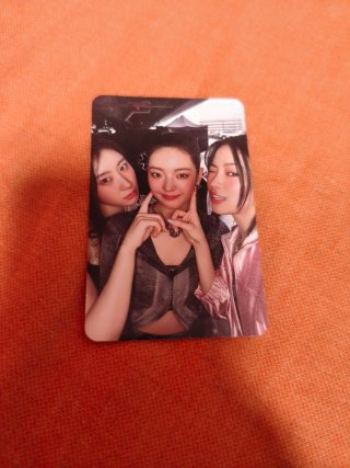 Photocard Itzy Gold