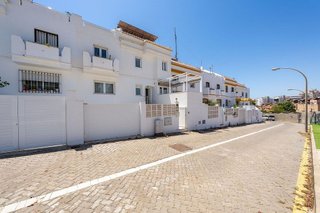 Casa adosada en venta en Los Molinos - Villa Blanca en Almería
