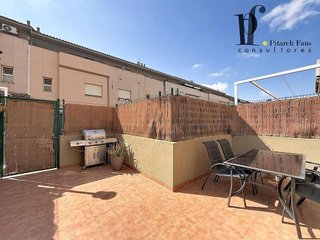 Casa adosada en venta en Núcleo Urbano en Pobla de Vallbona (la)