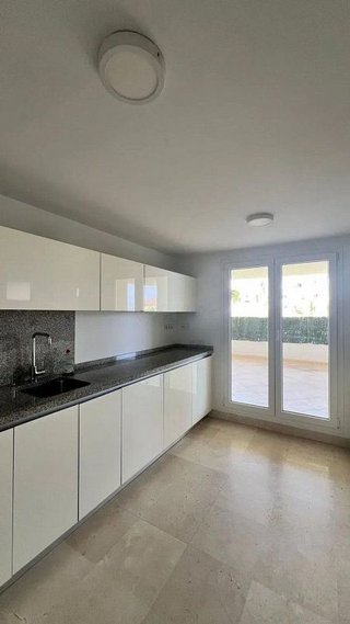 Piso en venta en Los Naranjos - Las Brisas en Marbella