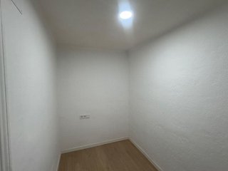 Piso en venta en Fondo en Santa Coloma de Gramanet