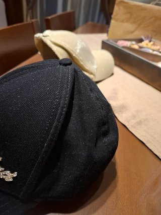 Cappellino donna Baci & Abbracci nero