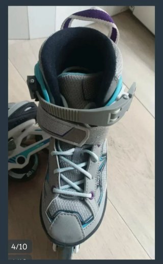 Patines en línea grises y azules