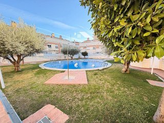 Casa adosada en venta en Santa Cruz - Industria - Polígono Campollano en Albacete
