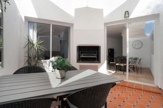 Casa adosada en venta en Nueva Andalucía centro en Marbella