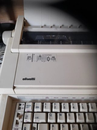Máquina de escribir Olivetti Lettera E515