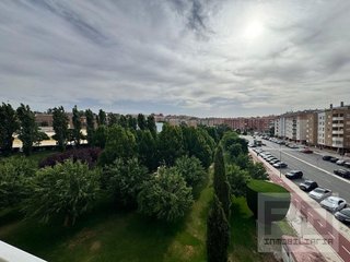 Piso en venta en Universidad en Ávila
