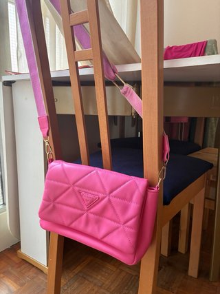 Bolso piel sintética rosa chicle