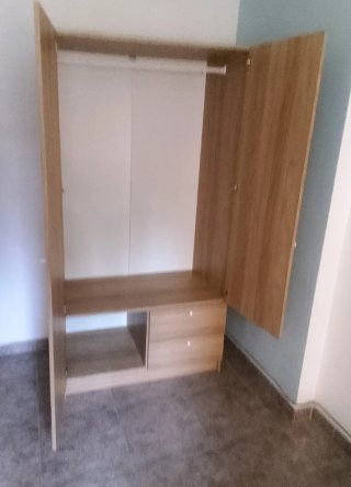 Armario de madera 2 puertas y 2 cajones
