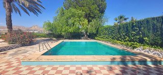 Casa en venta en Novelda