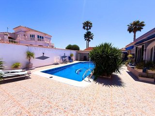 Chalet en venta en La Siesta - El Salado - Torreta en Torrevieja