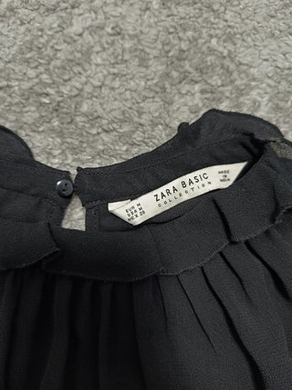Blusa negra cuello halter Zara