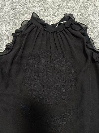 Blusa negra cuello halter Zara
