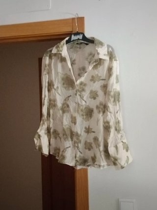Camisa Zara Estampada Flores Beige y Verde