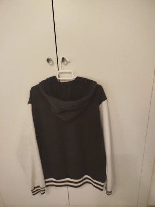 Chaqueta Real Madrid Negra y Blanca