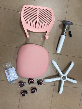Silla de escritorio rosa y blanca
