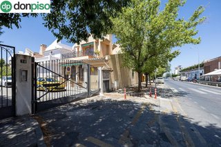 Casa adosada en venta en Cervantes en Granada