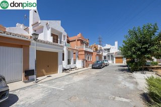 Casa adosada en venta en Cervantes en Granada
