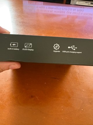 Caja negra con diseño S