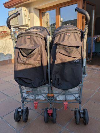 Carrito Gemelar Maclaren Gris Oscuro, Ligero