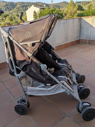 Carrito Gemelar Maclaren Gris Oscuro, Ligero