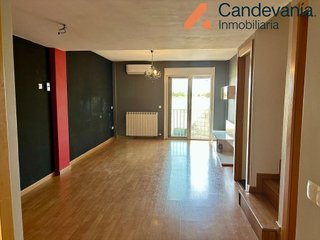 Casa adosada en venta en Zuera
