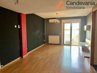 Casa adosada en venta en Zuera