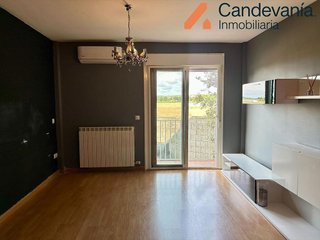 Casa adosada en venta en Zuera