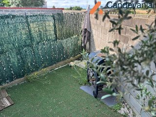 Casa adosada en venta en Zuera
