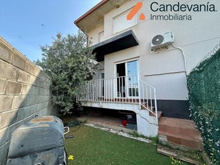Casa adosada en venta en Zuera