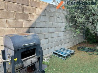 Casa adosada en venta en Zuera