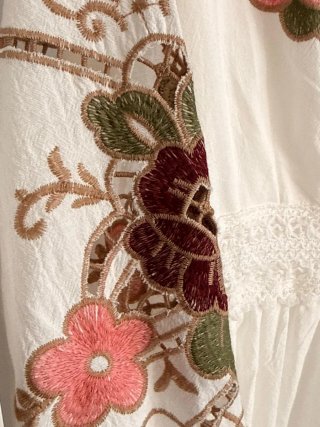 Vestido blanco algodón bordado floral
