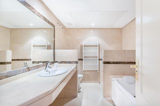 Piso en venta en Nueva Andalucía centro en Marbella