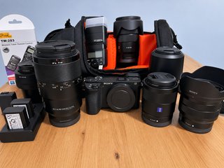 Sony Alpha A6500 + 6 Lentes + Flash Godox