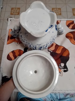 Zuppiera in ceramica con angeli anni 70