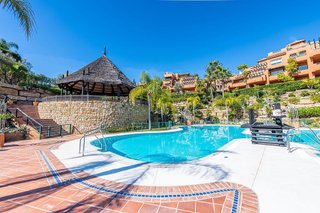 Piso en venta en Los Naranjos - Las Brisas en Marbella
