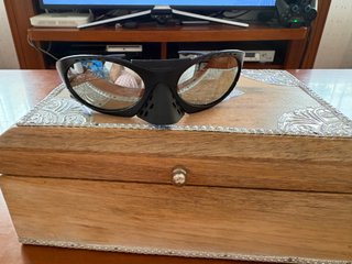 Gafas de sol futuristas tipo alien