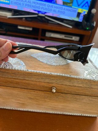 Gafas de sol futuristas tipo alien