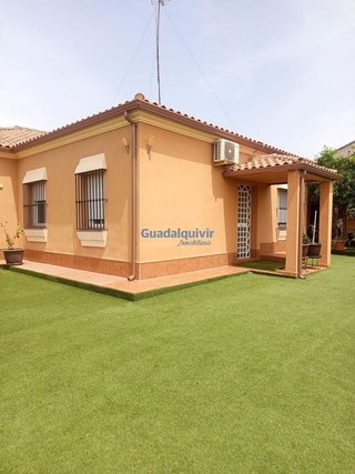 Chalet en venta en Montequinto en Dos Hermanas