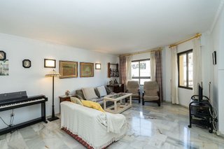 Piso en venta en Playa de la Fontanilla en Marbella