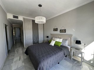 Piso en venta en Los Naranjos - Las Brisas en Marbella