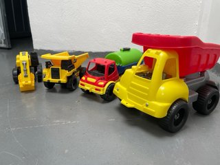 Giochi da spiaggia: camion e escavatore