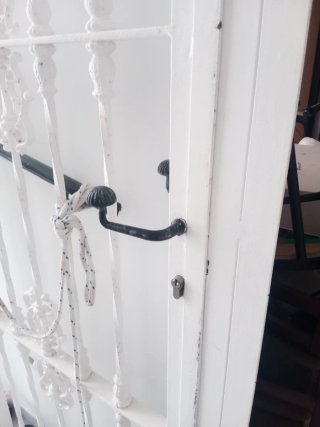 Puerta de seguridad de hierro