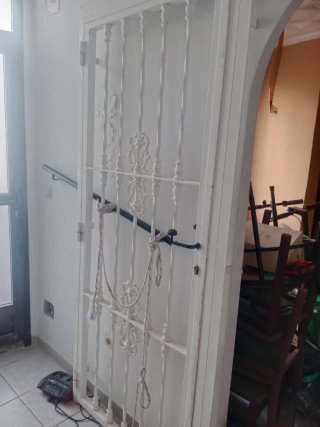 Puerta de seguridad de hierro
