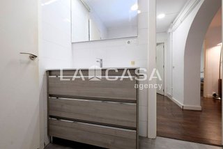 Piso en venta en Montbau en Barcelona