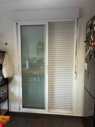 Ventana corredera con persiana 2280x1375
