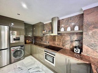 Piso en venta en Los Naranjos - Las Brisas en Marbella