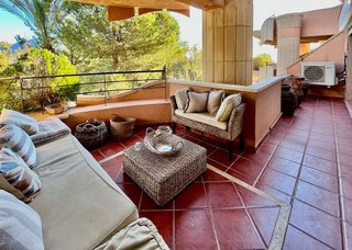 Piso en venta en Los Naranjos - Las Brisas en Marbella
