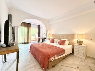 Piso en venta en Los Naranjos - Las Brisas en Marbella