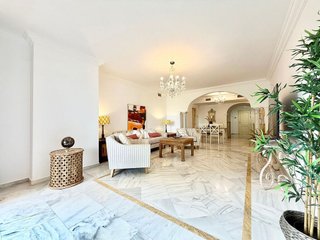 Piso en venta en Los Naranjos - Las Brisas en Marbella